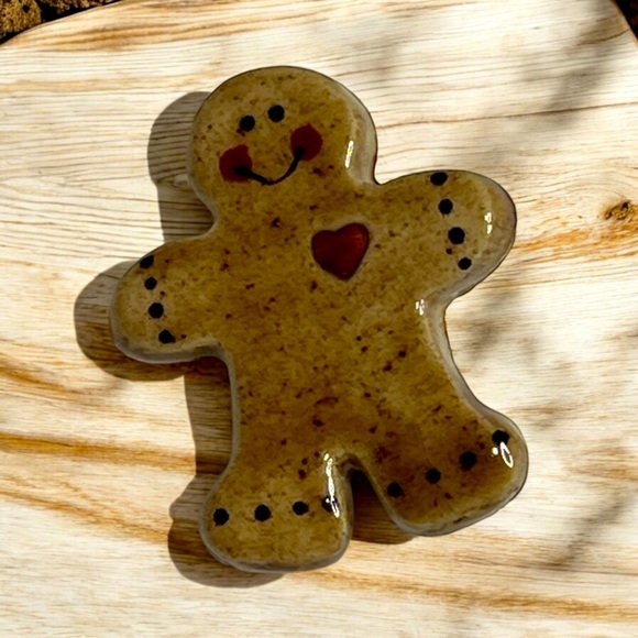 Vintage enameled painted clay Gingerbread Man‎ Brooch Pin - Picture 1 of 6